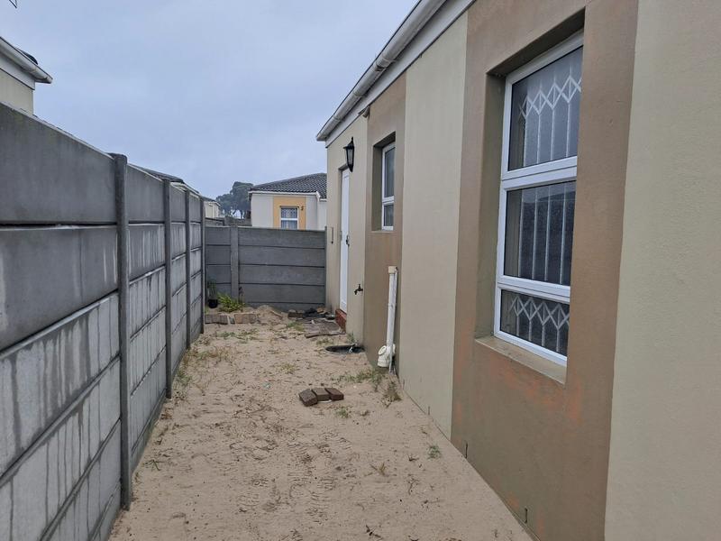 2 Bedroom Property for Sale in Gaylee Western Cape